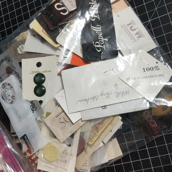 Modest vintage button bundle over 2lbs - Picture 5 of 8